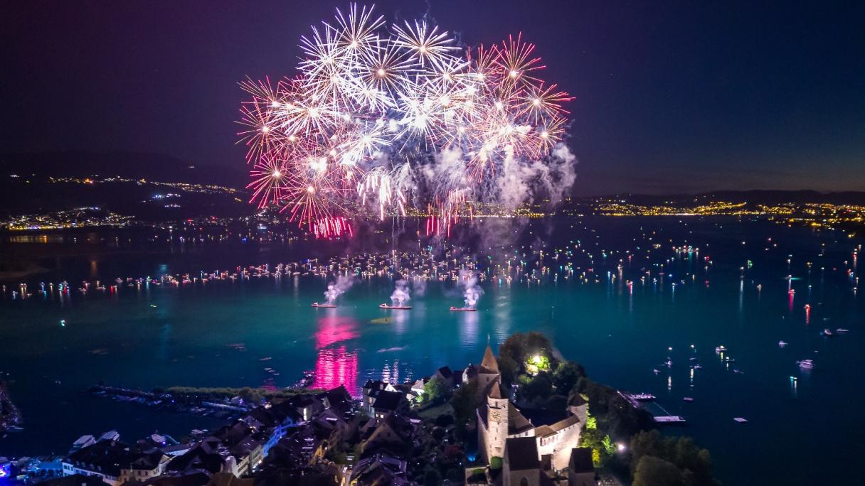 Seenachtfest Rapperswil Jona Drohnenaufnahme über Schloss