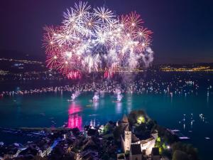 Seenachtfest Rapperswil Jona Drohnenaufnahme über Schloss